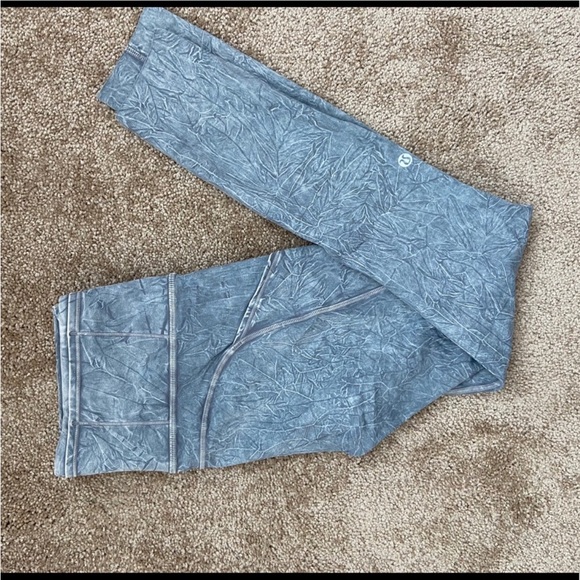 Lululemon fast and free ice dye leggings size 6 - Picture 4 of 6